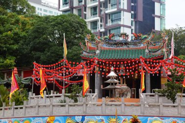 Malezya, Kuching 'deki Tua Pek Kong Tapınağı. Çin Taocu Tapınağı. Kırmızı fenerler..