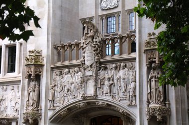 Middlesex Guildhall Birleşik Krallık Anayasa Mahkemesi 'ne ev sahipliği yapıyor. Londra, İngiltere' deki son temyiz mahkemesi..