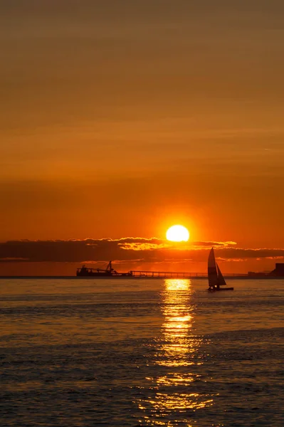 Puesta Sol Con Silueta Del Barco Vela Fondo Point Roberts — Foto de Stock