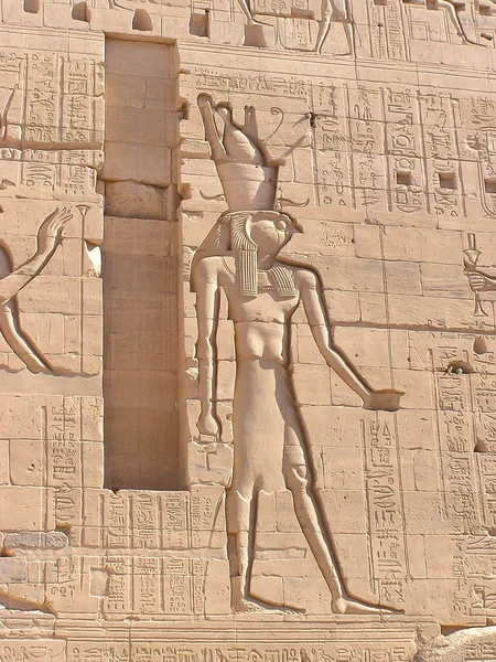 Horus Isten Sólyomfejű Ember Élet Szimbólumával Ank Kezében Philae Templom — Stock Fotó