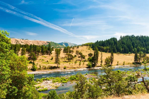Vista Panorâmica Das Terras Agrícolas Longo Rio Umpqua Estado Oregon — Fotografia de Stock