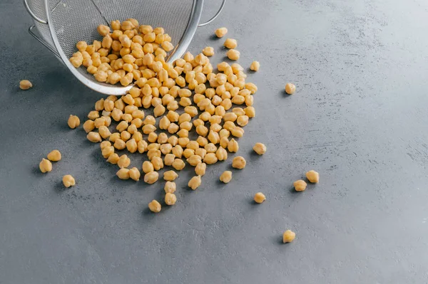 Boiled Chickpeas Spill Out Sieve Garbanzo Grains Eco Product Dry — Stock Photo, Image