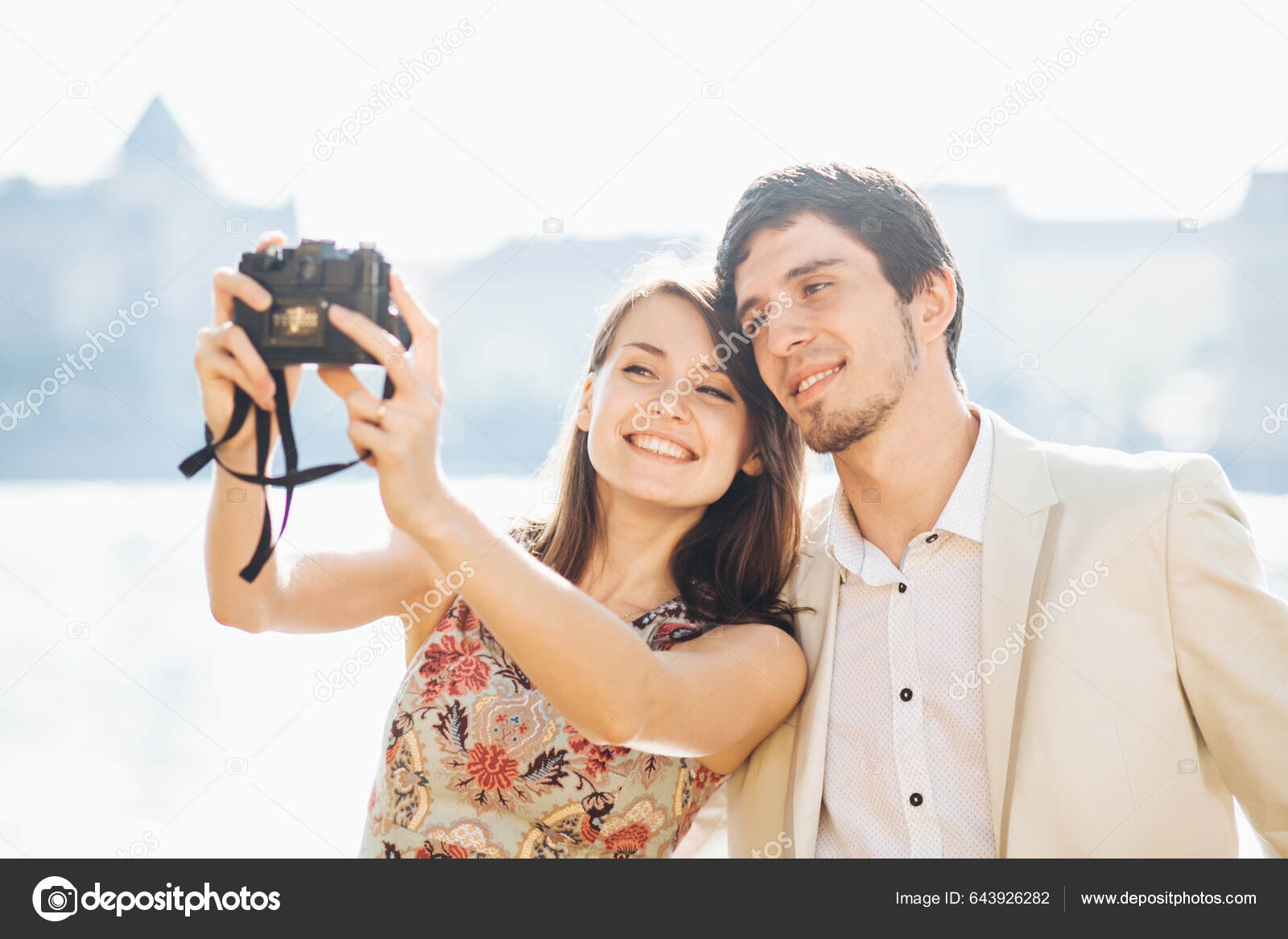 Cheerful College Couple Pose Outdoors For Selfie Stock Photo - Download  Image Now - University Student, Adult, Adults Only - iStock