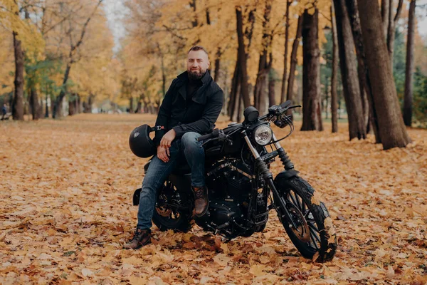 Bearded Biker Poses Own Motorcycle Holds Helmet Rides Motorbike Poses — Stock Photo, Image