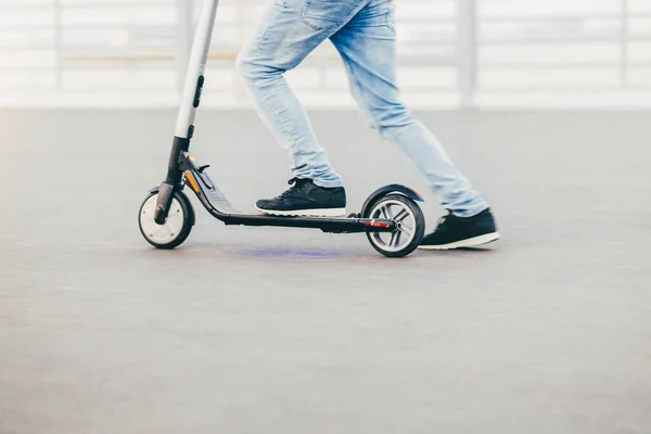 Unrecognizable Man Has Active Lifestyle Rides Electric Scooter Has Hobby — Stock Photo, Image