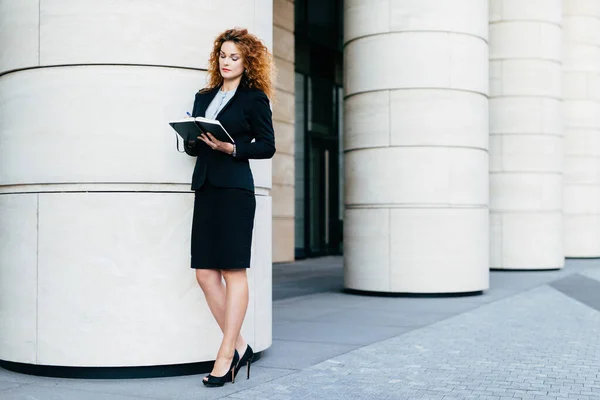Busy European Businesswoman Black Formal Attire Curly Hair High Heels — Stock Photo, Image