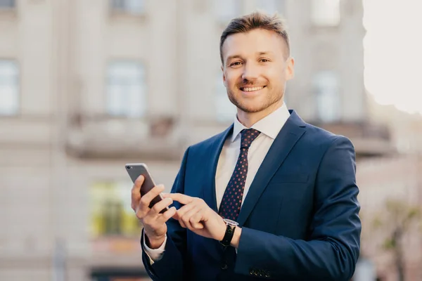 Satisfied Businessman Holds Smart Phone Reads Email Investor Happy Recieve Imagens De Bancos De Imagens Sem Royalties
