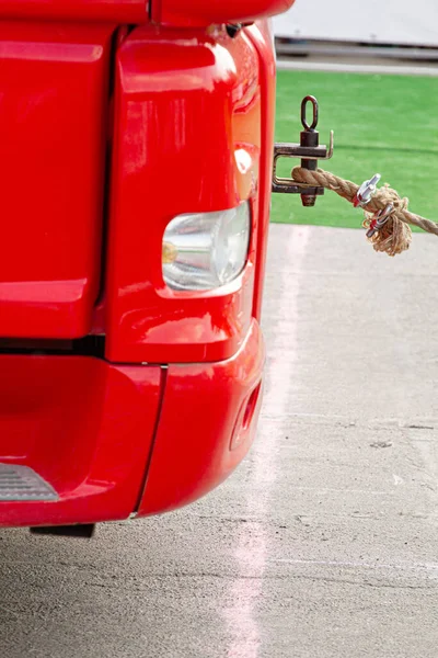 Remolcar Camión Con Una Cuerda —  Fotos de Stock
