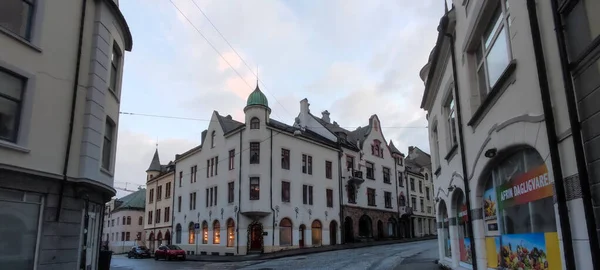 ノルウェーのアレスンド2022年5月6日 豪華なアールヌーボー建築の例カケガタ通り — ストック写真