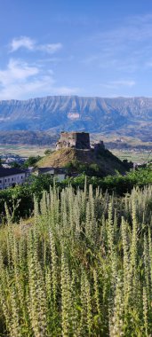 Cirokaster, Arnavutluk - 5 Haziran 2022: Cirokaster Kalesi ve Müzesi