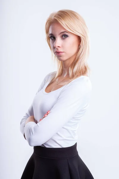 Retrato Atraente Jovem Adulto Atraente Mulher Loira Posando Fundo Branco — Fotografia de Stock