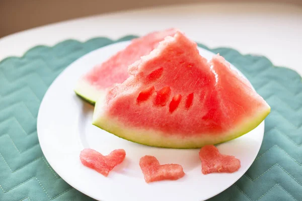 Tafel Een Stukje Watermeloen Een Witte Plaat — Stockfoto