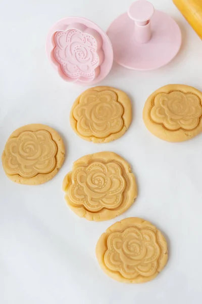 Process Making Cookies Forms Form Flowers Rolling Pin Baking Sheet — Stock Photo, Image