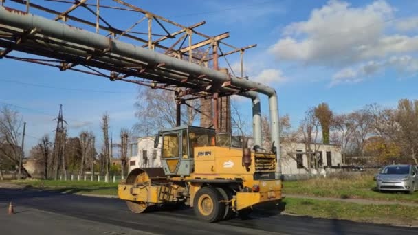 Rivne Ucrania Noviembre 2022 Gran Máquina Trabajo Amarilla Pista Patinaje — Vídeo de stock