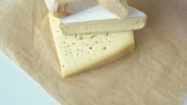 Medium Hard Cheese Heads Brie Parmesan Craft Paper Pile Pieces — Vídeos de Stock