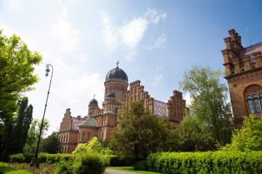 Chernivtsi Ukrayna - 19.05.2019: Chernivtsi Üniversitesi merkez binası. Çok güzel bir bina. Eski bina, UNESCO Dünya Mirası