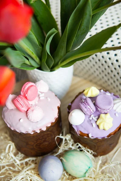 Colorful Easter Eggs Lie Together Easter Pastries Decorated Colored Chocolate — Stock Photo, Image