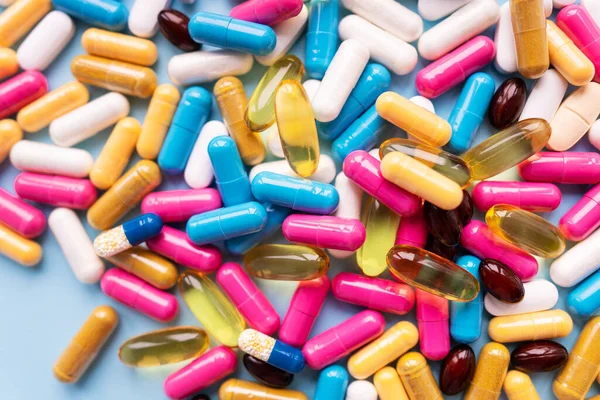 Farklı Belirtiler Için Bir Sürü Renkli Hap Kapsül Sağlık Ilaç — Stok fotoğraf