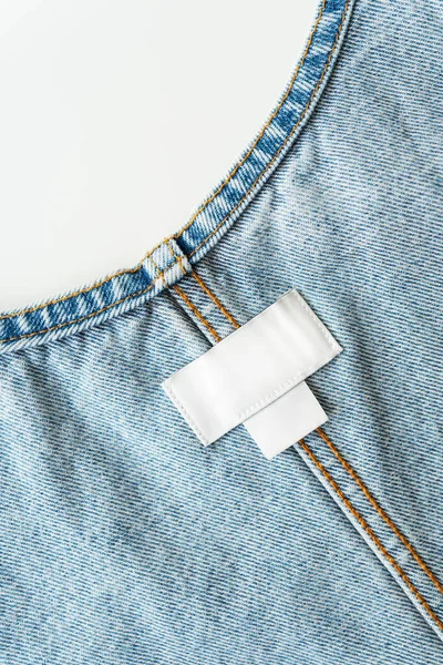 Weißes Etikett Auf Jeanskleidung Mit Größe Und Marke Platz Zum — Stockfoto