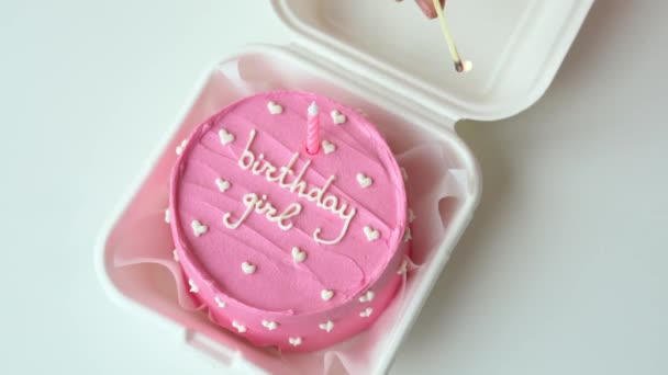 Delicioso Pastel Bento Rosa Con Una Chica Cumpleaños Inscripción Pie — Vídeos de Stock