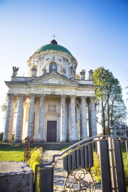 Pidhirtsi Katedrali, Lviv yakınlarındaki Pidhirtsi Kalesi.