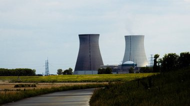 Nükleer tesis Antwerp limanı yakınlarında enerji sağlıyor..