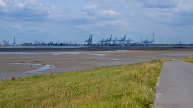 Antwerp Liman Kapısı Büyük Avrupa limanı Ticaret ve Lojistik Desteği.