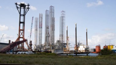 Offshore Sondaj Bileşenleri Petrol sondaj operasyonlarında kullanılan temel parçaları gözden geçirin