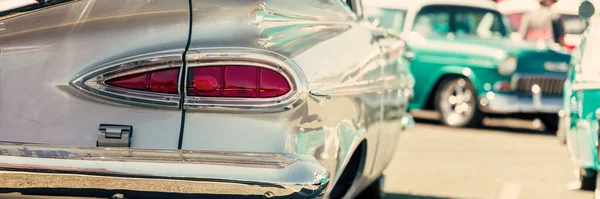 Κοντινό Πλάνο Του Πίσω Φαναριού Ενός Παλιού Αμερικάνικου Αυτοκινήτου — Φωτογραφία Αρχείου