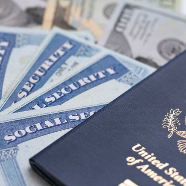 Amerikan para biriminin sosyal güvenlik kartı. Emeklilik yardımı kavramı