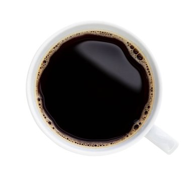 Beyaz fincanda bir fincan sade kahve yukarıdan beyaz arka planda izole edilmiş.