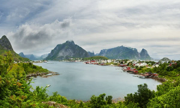 Visserij Dorp Reine Lofoten Noorwegen Zomer Bewolkt Panorama — Stockfoto