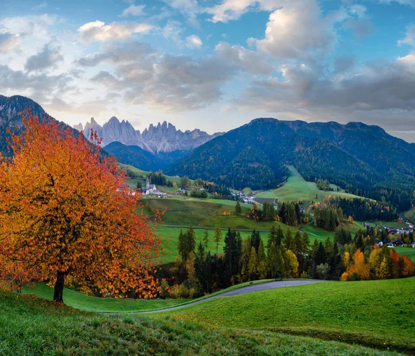 Herbstlicher Tagesanbruch Santa Magdalena Berühmten Italien Dolomiten Dorf Blick Vor — Stockfoto