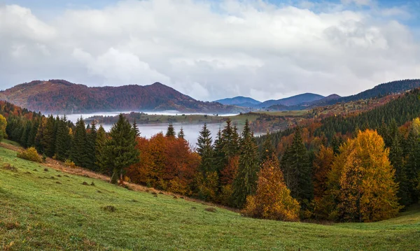 Ομίχλη Νωρίς Πρωί Σκηνή Βουνά Φθινόπωρο Ήσυχα Γραφικά Ταξίδια Εποχιακά — Φωτογραφία Αρχείου