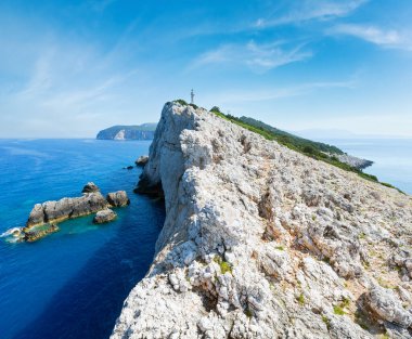 lefkas Adası ve deniz feneri (Yunanistan, İyon Denizi kayalık Güney cape)