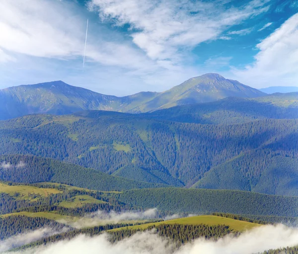Καλοκαίρι Θολό Ορεινό Τοπίο Ουκρανία Καρπάθια Όρη — Φωτογραφία Αρχείου