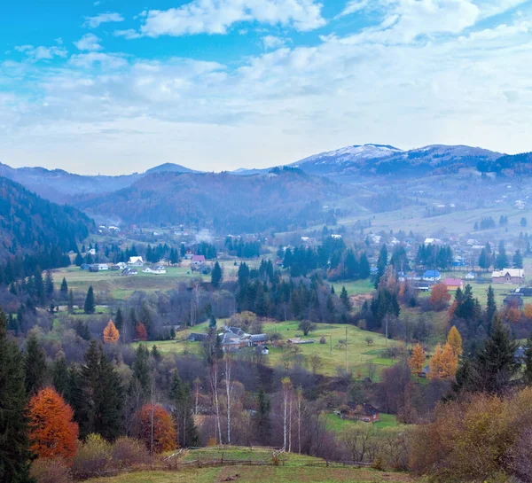 Herbstlich Neblige Berglandschaft Trüber Tag Mit Dorf Tal Karpaten Ukraine — Stockfoto