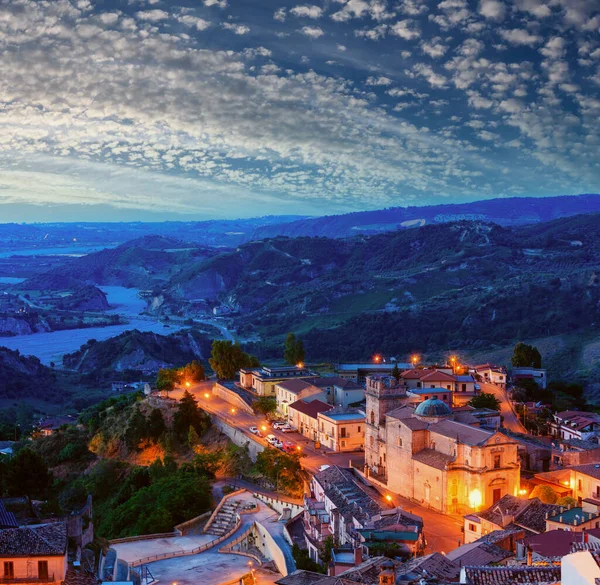 日出老中世纪 Stilo Famos 卡拉布里亚村庄视图 意大利南部 — 图库照片
