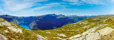 ringedalsvatnet Gölü yaz panoraması (odda, Norveç)