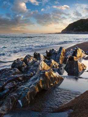 Günbatımı okyanus kıyısı görünümünden (çevre Saint-Jean-Saint-Jean-de-Luz, Fransa, Bay of Biskay beach).