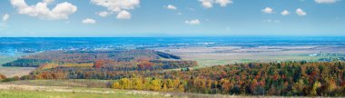 puslu sabah sonbahar panorama ve köyleri (bogorodchany bölge, Ivano-frankivsk region, Ukrayna)