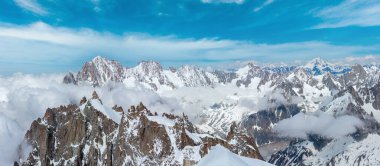 Mont Blanc kayalık dağ massif yaz görünümü Aiguille du Midi Dağı, Chamonix, French Alps