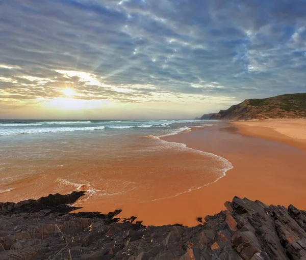 Tormenta Playa Castelejo Con Acantilados Negros Algarve Portugal Pueblos Irreconocibles — Foto de Stock