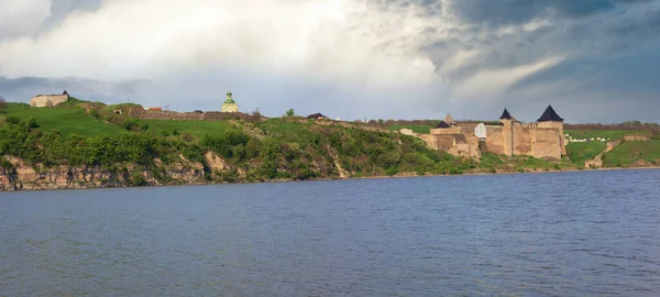 Vedere Primăvară Cetății Hotyn Malul Râului Nistru Regiunea Cernăuți Ucraina — Fotografie, imagine de stoc