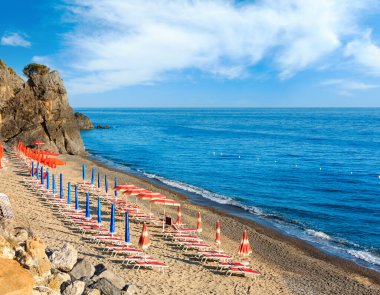 Güzel Tiren Denizi kıyı şeridi ve plaj manzara. Cilento ve Vallo di Diano Milli Parkı, Salerno, İtalya