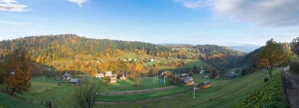 Pohled Podzimní Horskou Vesnici Karpaty Ukrajina — Stock fotografie