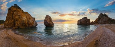 Potistika beach gündoğumu görünümü (Yunanistan). Ege panorama.