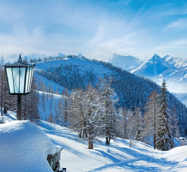 Veiw Nebuloso Inverno Maciço Montanha Dachstein Áustria Lâmpada Perto Entrada — Fotografia de Stock