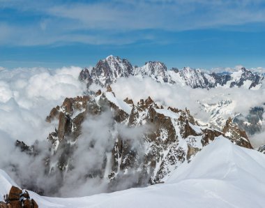 Mont Blanc kayalık dağ massif yaz görünümü Aiguille du Midi Dağı, Chamonix, French Alps