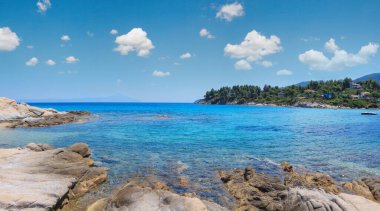 Ege Denizi sahil peyzaj, görünümünden Karidi beach (Chalkidiki, Yunanistan).